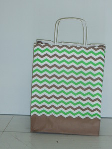 SAC PAPIER POIGNEES TORSADEES ZIG ZAG VERT ET TAUPE PAR 50 